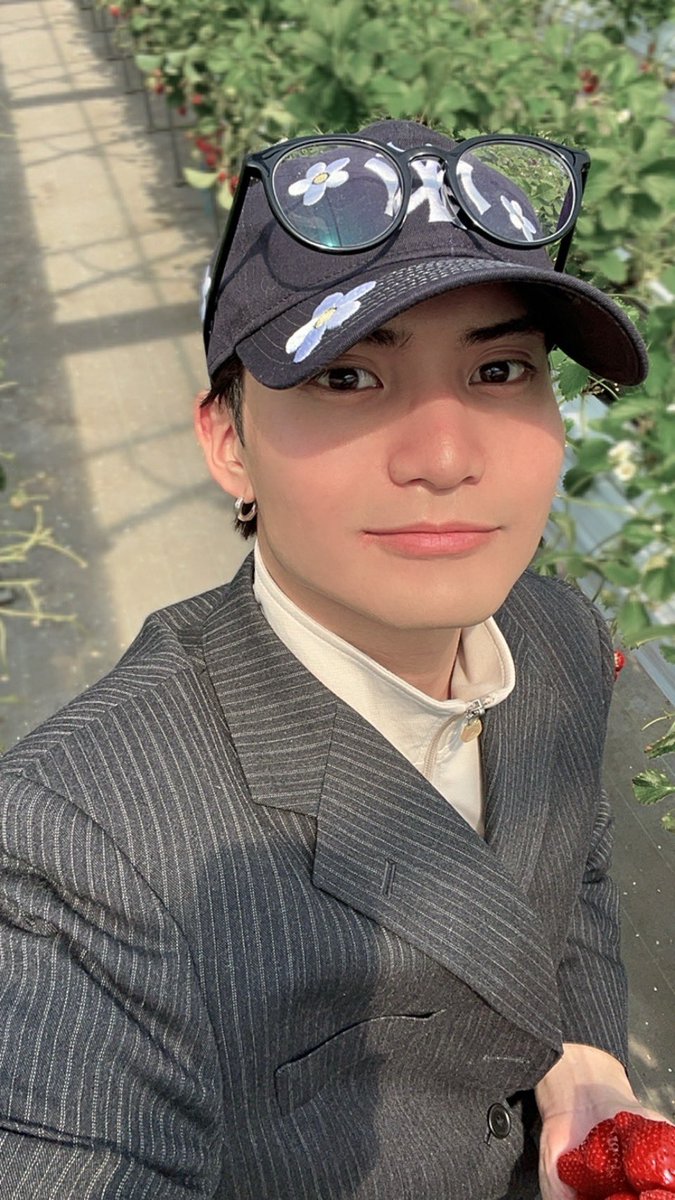 1hundredtrainee's tweet photo. 練習生日記📖

[ #ROWELL ]

最近雨降ったり雷鳴ったりと、
天気が荒れていますね！🫨⛈️

よく小さい頃テレビでヒーローものを見ていて、
雷に打たれて特殊能力に目覚めるという夢は、男の子なら一度は考えた事あるはずです。

皆さんはこういう経験ありますか？？🤔

僕は今でも期待してます！！

#1HUNDREDTRAINEE #ワントレ