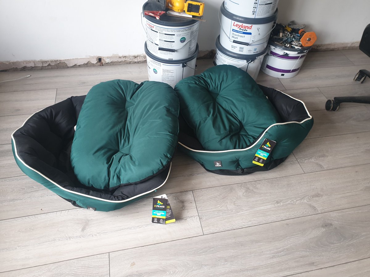 Sh0770n's tweet image. New dog bed day. The last two (Same Model) lasted 2 years #Instructable #3Peaks