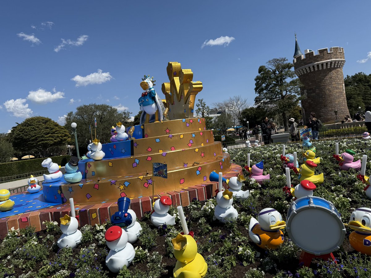 sea_blue2011's tweet photo. 先日娘と孫と一緒にランドINしてきました🏰
2年半ぶりなのでハモカラは初めまして😊美女と野獣は課金でやっと乗れた👍
ドナちゃんイベントはまだ始まってなかったけどスペシャルメニューは食べられたし🧋
ミキミニドナデジ、グリはみんな神対応で幸せ過ぎた🥰 https://t.co/6sEjl4F5mw