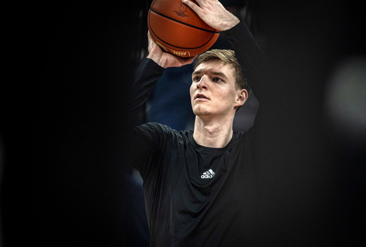 FCBBasketball's tweet photo. #OLDFCB | LINE-UP #FCBB

Wir spielen heute mit: Justus, Jack, Ivan, Andi, Niels, Elias, Bazz, Onuralp, Devin und Danko.

Carsen, Nick, Luca und Jo bekommen eine Pause, Oscar fehlt nach wie vor verletzt.

#BBL #WeBallTogether (c) Pahnke https://t.co/v3uk6plbQG