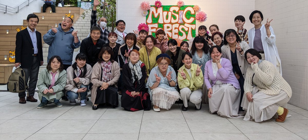 komorebimusic23's tweet photo. 昨日はとてもいい天気の中、
MUSIC FOREST〜アカペラの花畑〜
無事に開催できました🎶
たくさんの方に聴いていただけて、おかげで楽しく歌うことができました😊
出演者一同感謝しております✨
ありがとうございました🧡
#MusicForest
#三宮プラッツ https://t.co/OwmJWQ3B7Q