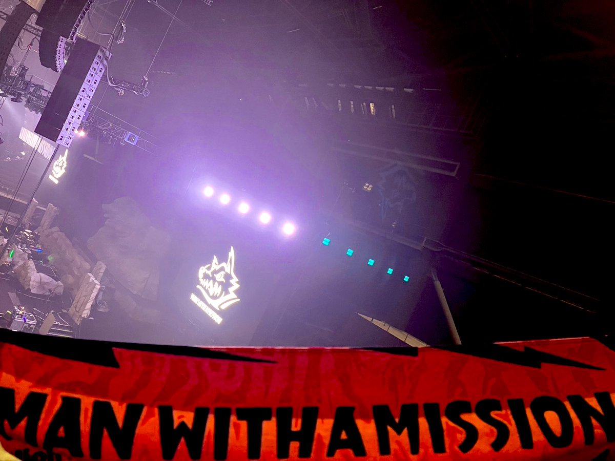 LightMoon001's tweet photo. MAN  WITH　A  MISSION 🐺
ジーライオンアリーナ神戸
2025.4.13
ライブ参戦⚡️最高に良かった！

15thおめでとう！これからも、宜しく🐺

 #マンウィズ  #MWAM https://t.co/tGwLIi0kI8