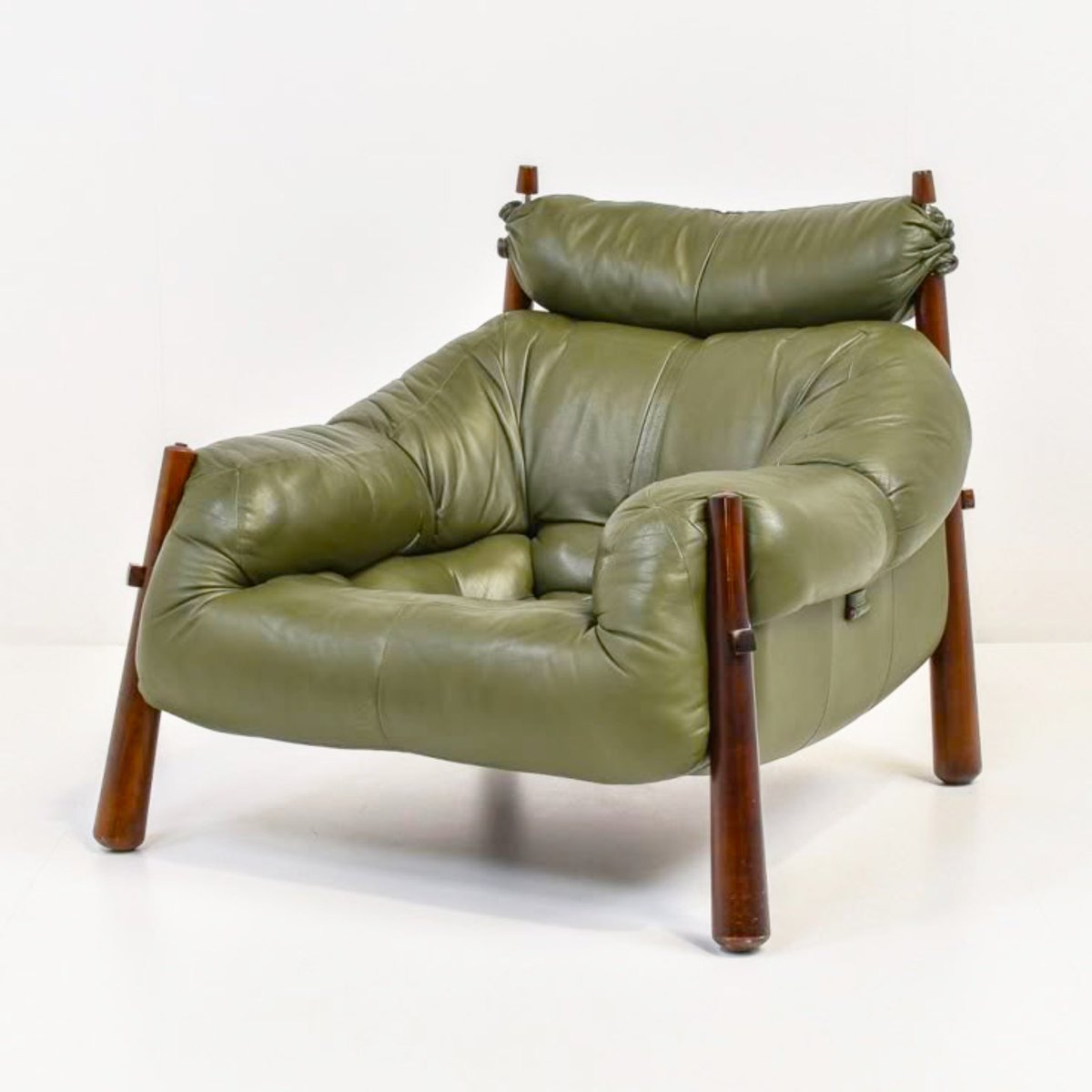 luusssso's tweet photo. Brazilian modernist furniture is unmatched https://t.co/HUfCw3Q1Lt
