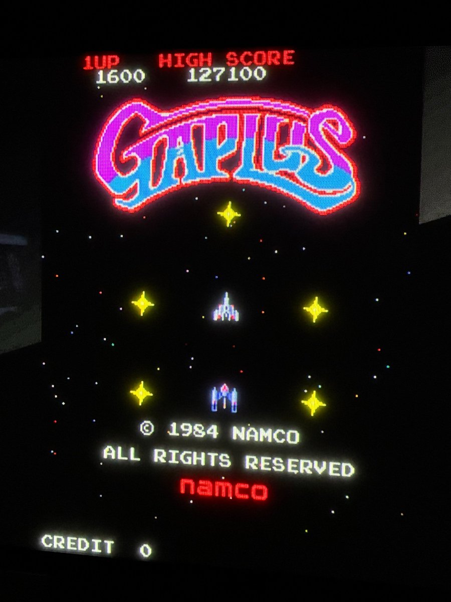 okojyo80's tweet photo. ギャプラスの思い出
自分としては「大人のゲーム」の印象
小学生だった自分としては「10年早いんだよ!」的な印象でした(なのでギャラガやってたな)
あと、自分が通ってたゲーセンでは、すでに背景が黒をベースにしたゲームが少なく、逆に目立ってた印象です
#ギャプラス #gaplus #ギャプラス41周年 https://t.co/2dwHcQUqlY