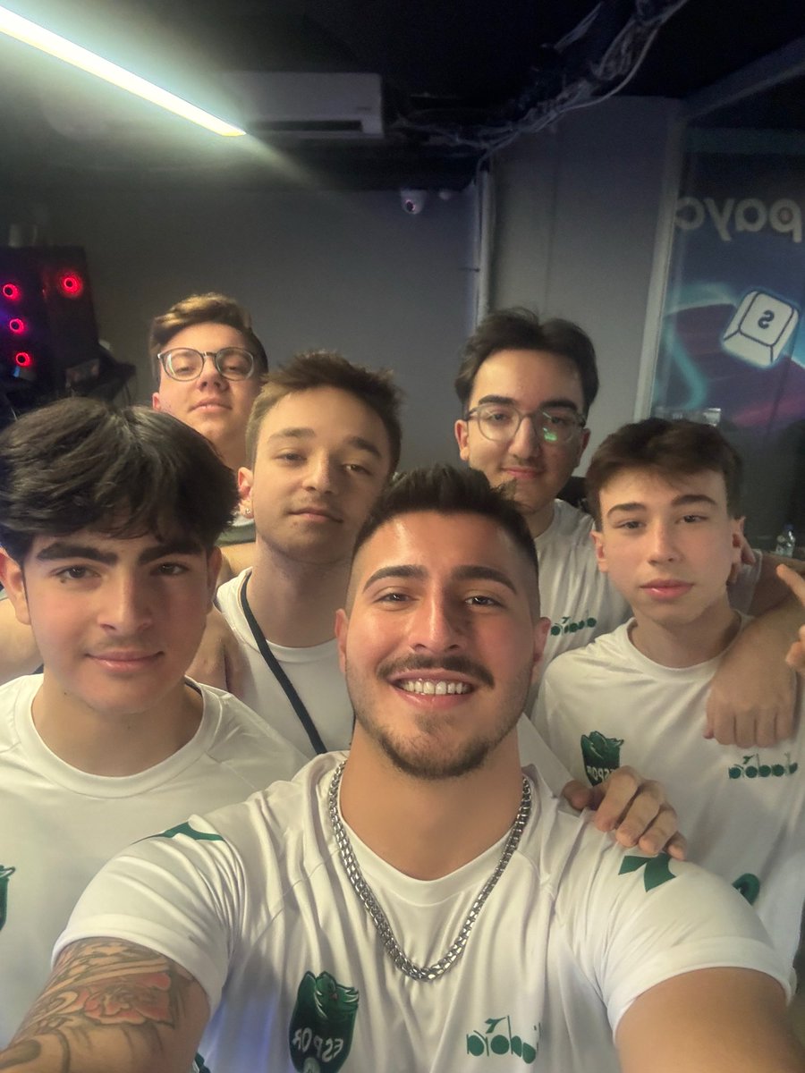 Eraybbilgin1's tweet photo. Akademi oyuncularımın ilk lan turnuvası 3.üncü olduk herkesin eline sağlık…🥉🥉 https://t.co/u6OhRYifZL
