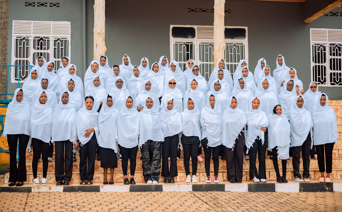 girlsofdestiny0's tweet photo. U Rwanda mubihe bikomeye,Rwagize Bato Batari Gito Barufubika Umucyo! Hari abagerageza gusubiza igihugu mu icuraburindi, binyuze ku mbuga nkoranyambaga abakiri bato intego yacu ni Ukubarwanya. Tuzagera Ikirenge mu cy' #Inkotanyi zitangiye u Rwanda 
#GirlsKnowYourHistory
#Kwibuka31 https://t.co/8vRBm1A1tv