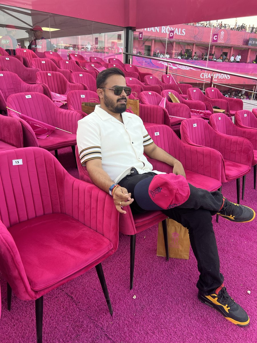 Abhinavpinch's tweet photo. फिर भी दिल है राजस्थानी…❣️
RR Vs RCB #IPL https://t.co/AuXY3ARE5F