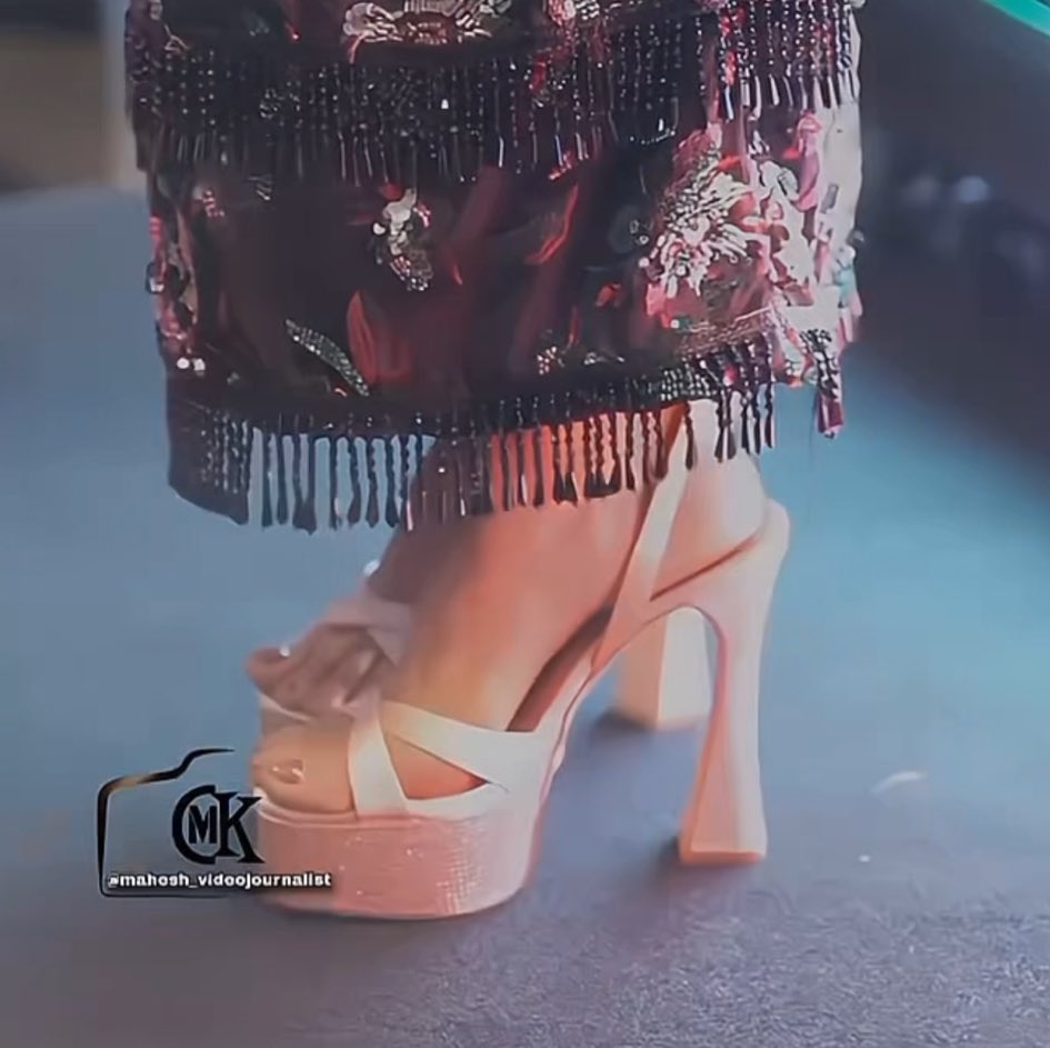 My girl has the sexiest heels 🥵🥵🥵😮‍💨
Will fit welll ….

#PriyankaChaharChoudhary