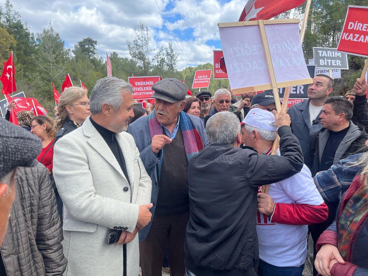 Gündoğmuş'un Serinyaka Mahallesi'nde "ÇED gerekli değildir" raporu verilerek kurulmak istenen taşocağına karşı seslerini duyurmak isteyen hemşehrilerimizin düzenlediği toplantıya katıldık. Bir an önce bu hatalı karardan acilen dönülmesi gerekmektedir.
#Serinyakadatayocağınahayır