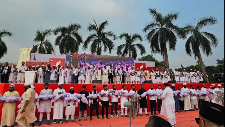 Nazim_32's tweet photo. The whole of Bangladesh on one stage for humanity!

This is a touching human awakening.

Today will be a witness of history.

মানবতার পক্ষে এক মঞ্চে পুরো বাংলাদেশ!

এ যেন হৃদয়স্পর্শী এক মানবিক জাগরণ।

ইতিহাসের সাক্ষী হয়ে থাকবে আজকের দিনটি। https://t.co/p4LkDq0WVr