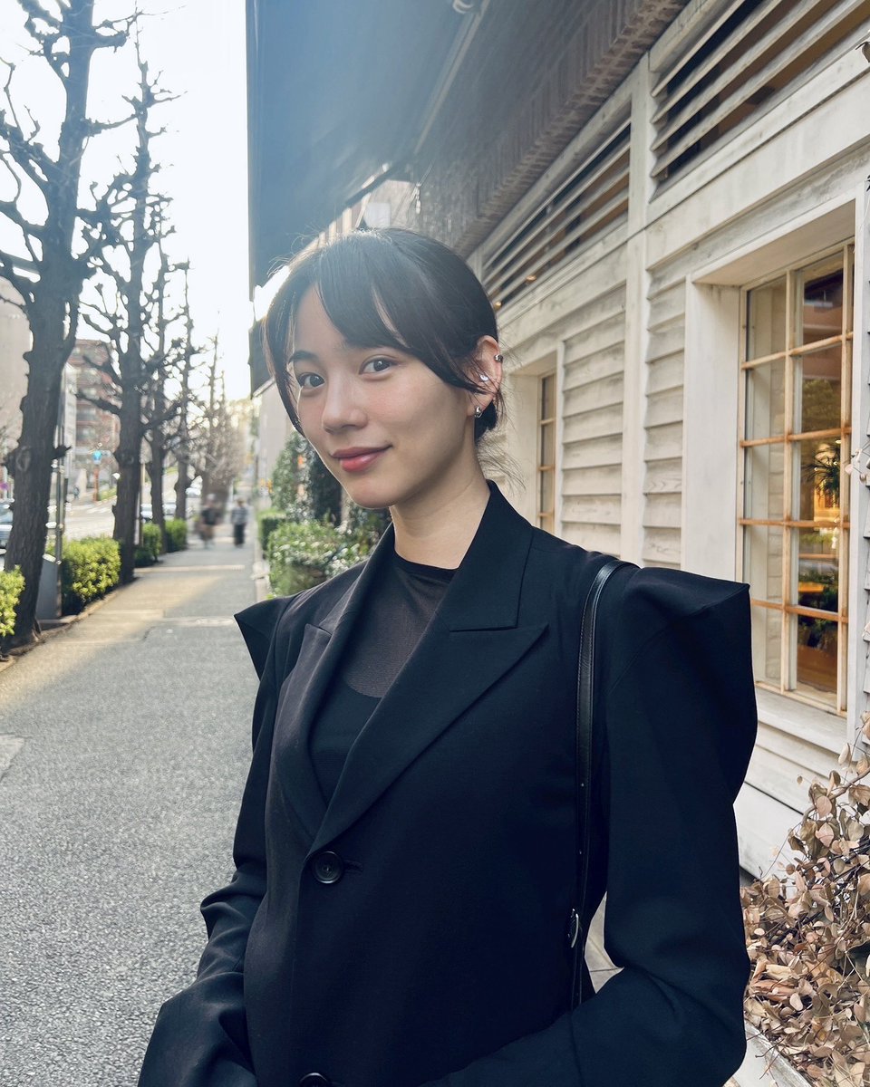 non_dayo_ne's tweet photo. 肩のデザインがお気に入りのジャケット。
こないだ出かけた時の〜   のん

#私服 #この間の https://t.co/GNI1Vceiy0