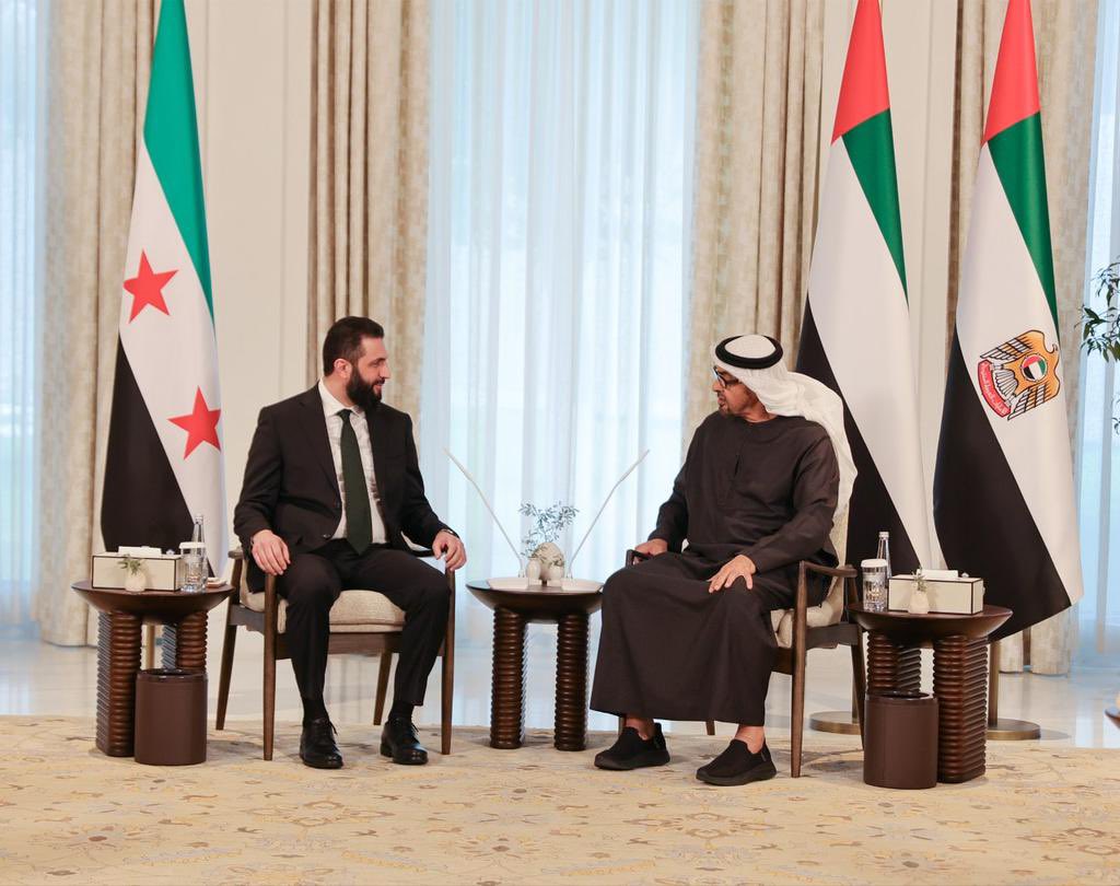 "لأنّ التاريخ يُكتب بيد الصامدين.نرفع رؤوسنا اليوم ونقول: #سوريا_الجديدة قادمة لا محالة،وبيد أبنائها وأشقائها العرب تُصنع الكرامة.
#العرب_أمة_واحدة