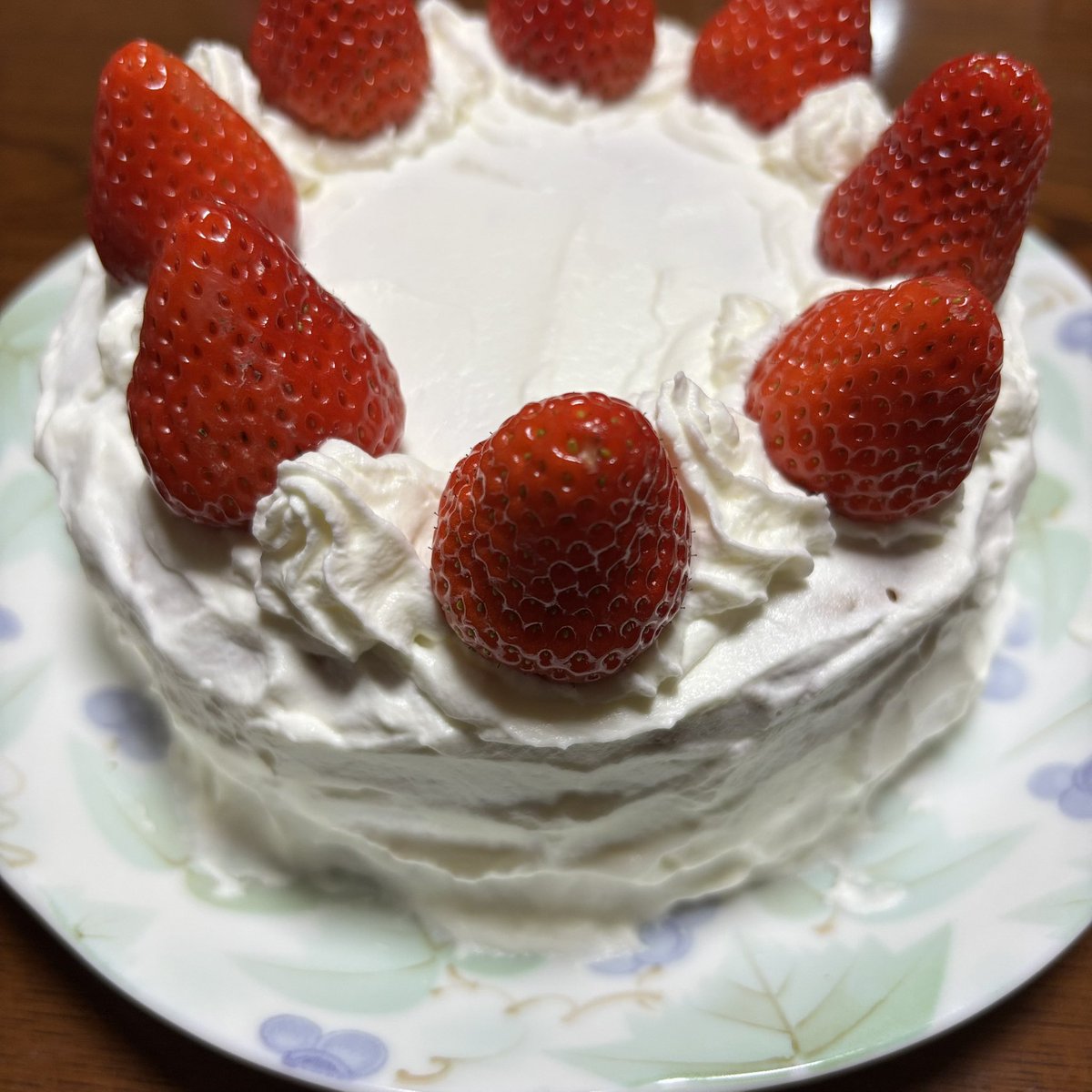 BAge1028's tweet photo. 今日の休日は、今年やりたかったことの一つ“苺🍓の季節に手作りショートケーキを作る🍰”にチャレンジ。
プロじゃないから不恰好ですが、味はめちゃめちゃ美味しかったです☺️
これからもいろいろな料理にチャレンジしたいな🍳 https://t.co/j8zGpz5YiD