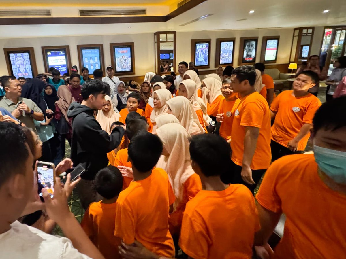 KemensetnegRI's tweet photo. 2. Kegiatan ini merupakan salah satu upaya pemerintah untuk memberikan hiburan yang edukatif, sekaligus memperkuat pembentukan karakter generasi muda sejak dini. https://t.co/pn35BTFD86