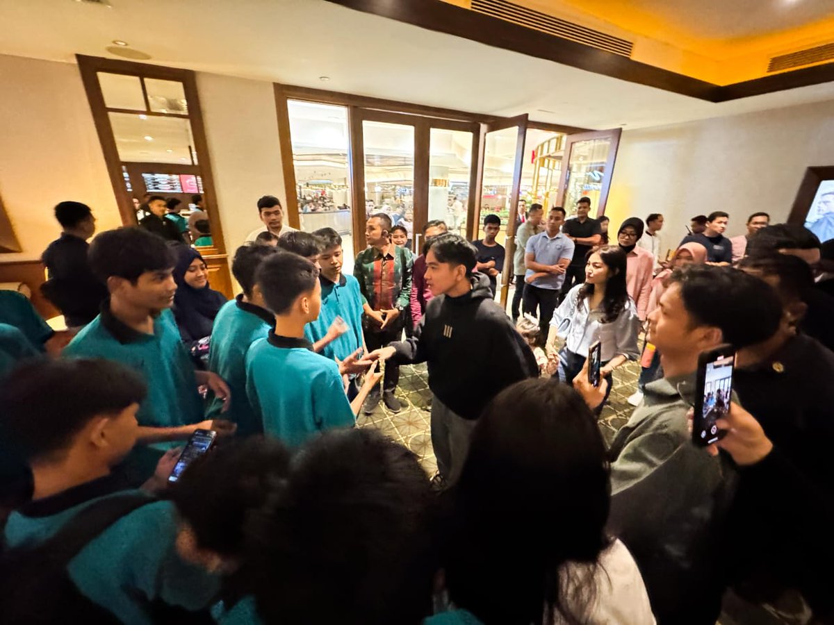 KemensetnegRI's tweet photo. 2. Kegiatan ini merupakan salah satu upaya pemerintah untuk memberikan hiburan yang edukatif, sekaligus memperkuat pembentukan karakter generasi muda sejak dini. https://t.co/pn35BTFD86