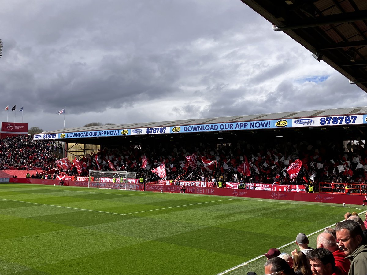 Match 98 Aberdeen 2 Sevco 2 in SPFL @ Pittodrie Crowd 18863 Proverbial game of 2 halves as Dons throw away lead in H2 against 10 men Clarkson⚽️Gueye⚽️in charged atmosphere but poor defending and missed chances cost 3 points.  Feels like a defeat but unbeaten v Sevco at home. SF