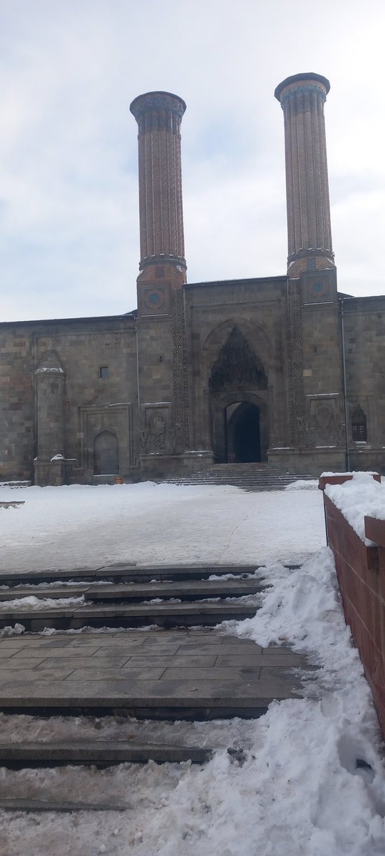 Ya şu erzurum da neden hiç kimse yok... Yada gizli gizli sadece takip edenler mi var bilemedim ki 🤔... güven sorunu olanlara ilk önce cam da açabilirim. Sonunda batı illerine gitcem bıktım offfff 😏