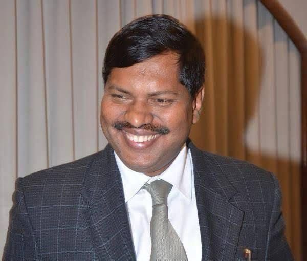 Awhadspeaks's tweet photo. महाराष्ट्राचे सुपुत्र न्यायाधीश भूषण गवई यांची सर्वोच्च न्यायालयाच्या सरन्यायाधीश पदी वर्णी लागली आहे, त्याबद्दल त्यांचे मनःपूर्वक अभिनंदन !  

यापूर्वी गवई यांनी मुंबई उच्च न्यायालयाचे न्यायाधीश म्ह��ून देखील काम पाहिले होते. त्यांच्या न्यायविषयक प्रगाढ अनुभवाचा देशाला नक्कीच फायदा होईल, असा विश्वास आहे.

भूषण गवई यांचे पुन्हा एकदा अभिनंदन आणि पुढील वाटचालीस खूप खूप शुभेच्छा !