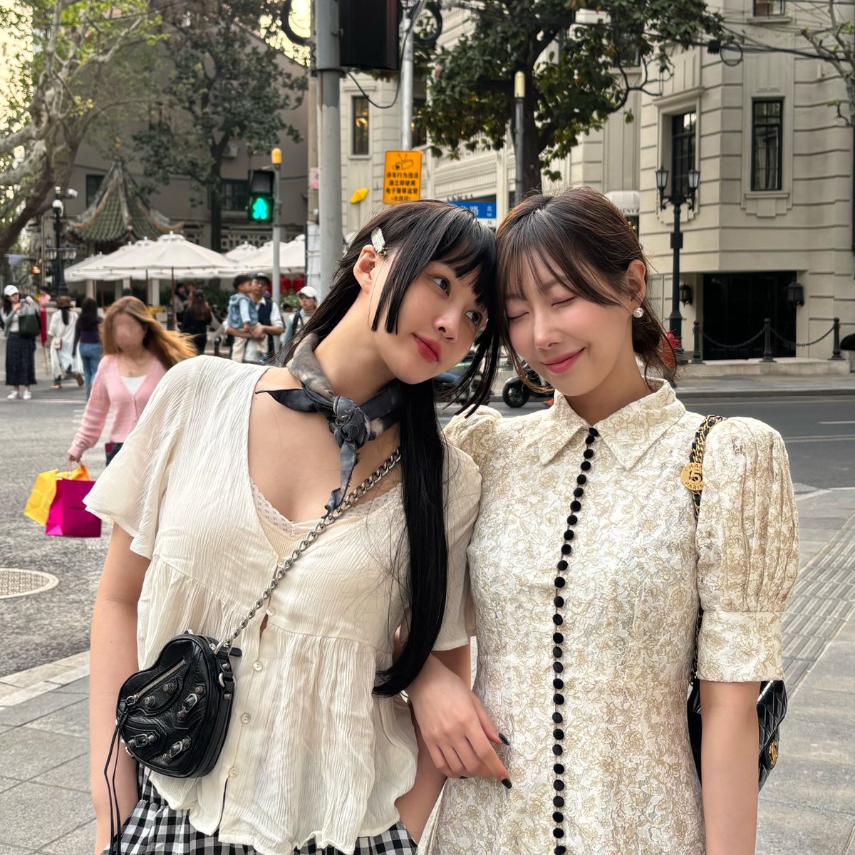 insomnicsy's tweet photo. Handong's IG Update with Siyeon! 🐺🐱

"Shanghai vacation with Singnie 🩷 ( Actually she missed me 😌🐶🫰)"

SIDONG 🥹🥹🥹 https://t.co/x6XGq7CB5V