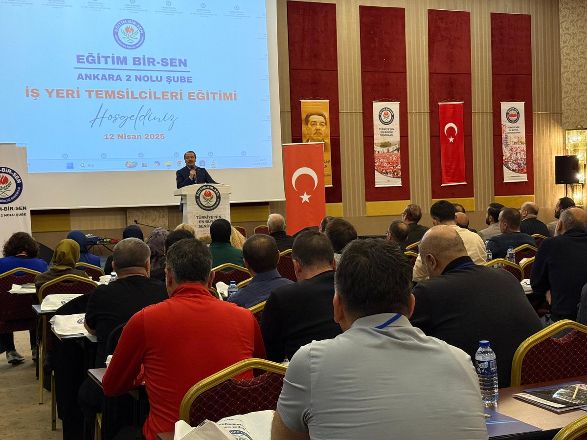 _aliyalcin_'s tweet photo. Dün Eli Boş Dönenlerin Bugün Dili Çok Dönüyor!

Dün, yetkili oldukları dönemde “Toplu Görüşme” süreçlerini yönetip masadan eli boş dönenlerin bugün dili çok dönüyorsa, bunun nedeni  haklılıklarından değil, kazanımlarımızı bedelsiz kullanıp bir de haksızlık yapmalarındandır.

Aldığımız kazanımlar çok kıymetli. İtibarsızlaştırılmasına müsaade etmeyeceğiz. 

İmzamız, yerimiz, terimiz, emeğimiz olan kazanımları unutmadan yeni kazanımlar üretme mücadelemizi sürdürüyoruz.

Hizmet kolu ölçeğinde Eğitim-Bir-Sen Toplu Sözleşme Kazanımlarımızı 88 başlıkta yayınladık. 📌 https://t.co/vlqUsYIhK0

Geneli ve bütün gösteren kazanımlarımızı “𝗘𝗺𝗲𝗸 𝗠𝘂̈𝗰𝗮𝗱𝗲𝗹𝗲𝗺𝗶𝘇𝗹𝗲 𝟭𝟬𝟬𝟳 𝗞𝗮𝘇𝗮𝗻ı𝗺” 📌 https://t.co/PgdRAXsxak başlığı ile yayınlayarak dikkatlere sunduk.

Eğitim-Bir-Sen Ankara 2 No’lu Şube İşyeri Temsilcileri Eğitimi vesilesiyle kazanımlarımıza dikkat çekerken, çözüm bekleyen yeni sorun alananlarına, başlıklara ilişkin mücadelede kararlılığımızı ise yineledik.