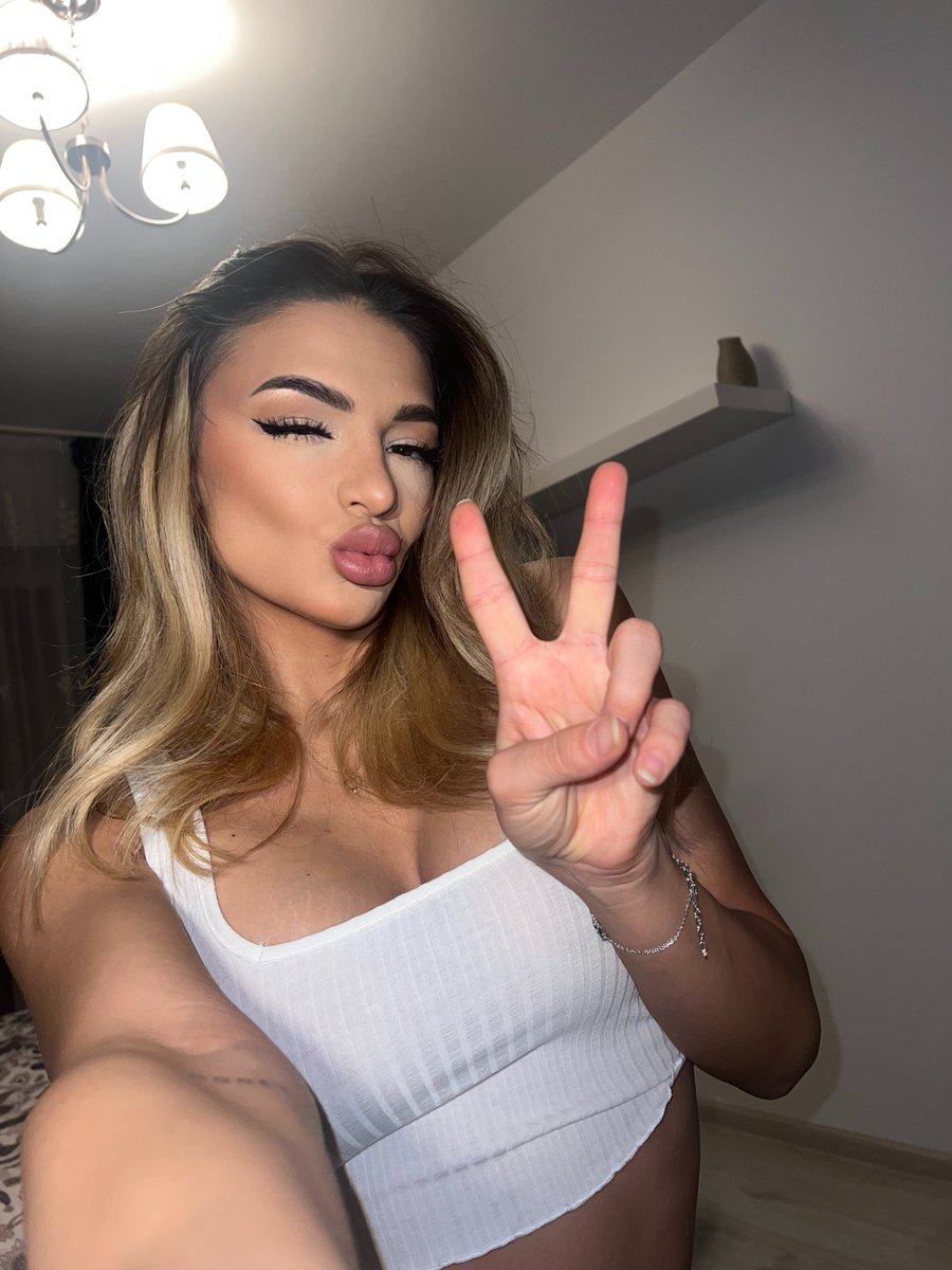 AnastasiaFawx1's tweet photo. Tell me the wildest DM you’ve ever sent 👀 https://t.co/CgOirSb4mP