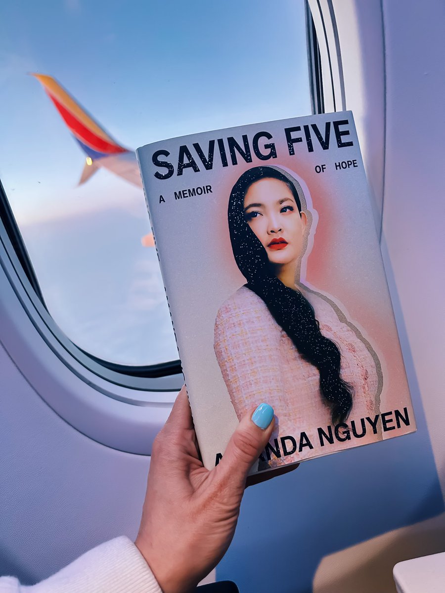 RunThruPages's tweet image. Crying while reading Amanda’s book on my way to Texas to watch her fly to space and live out her dream 🤍🚀
I first heard her story on a podcast in 2019 and instantly was drawn to her energy and passion. 6 years later I get to be there surrounded by her fellow friends and guests…