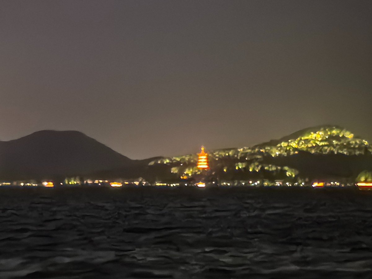 谁懂，一天两顿自助餐。