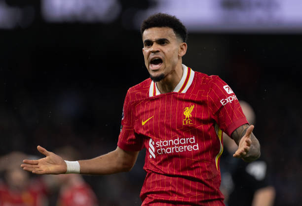 Mercado_Ingles's tweet photo. Luis Diaz con 27 goles supera a Stan Collymore (26) y ahora se convierte en uno de los 20 Maximos Goleadores de toda la historia del Liverpool por Premier League. Su siguiente victima es Patrik Berger (28). Tiburon. https://t.co/WaW33LQSC6