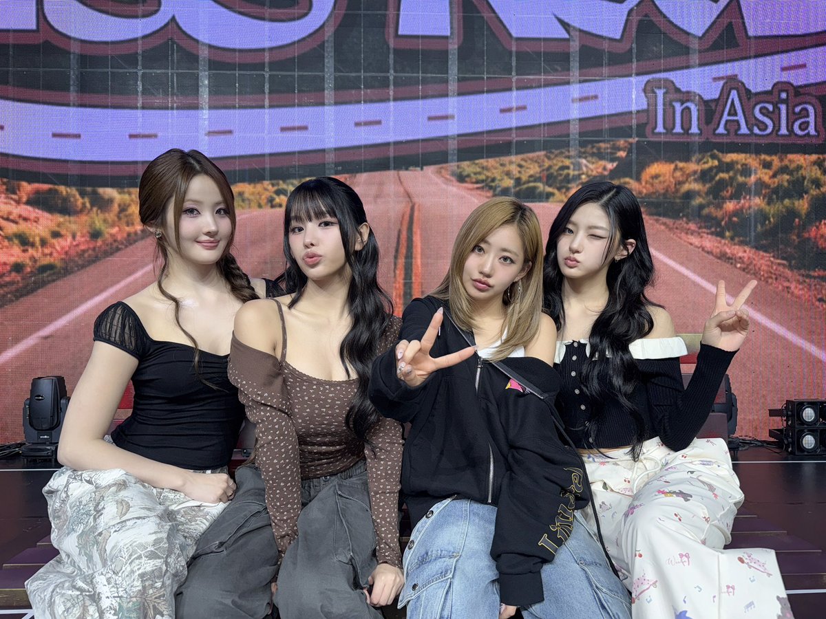 KISSOFLIFE_S2's tweet photo. [📸] How was the performance today? Your energy made us stronger. Next time we come back to Kuala Lumpur, we will show you a better performance than today! Aku cinta pada mu~!

#KISSOFLIFE #키스오브라이프 #KIOF #KISSROAD #KISSROADinASIA2025 https://t.co/mQwPCvNbNa