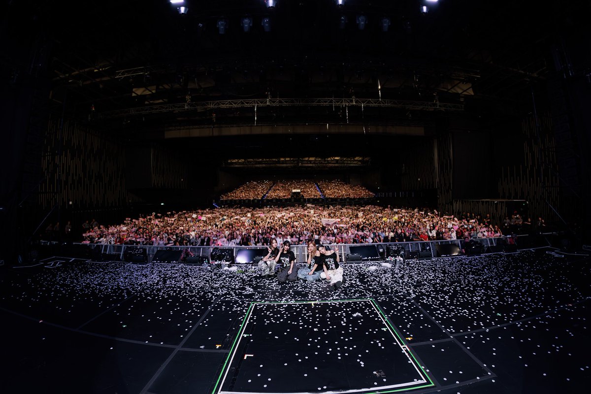 KISSOFLIFE_S2's tweet photo. [📸] How was the performance today? Your energy made us stronger. Next time we come back to Kuala Lumpur, we will show you a better performance than today! Aku cinta pada mu~!

#KISSOFLIFE #키스오브라이프 #KIOF #KISSROAD #KISSROADinASIA2025 https://t.co/mQwPCvNbNa