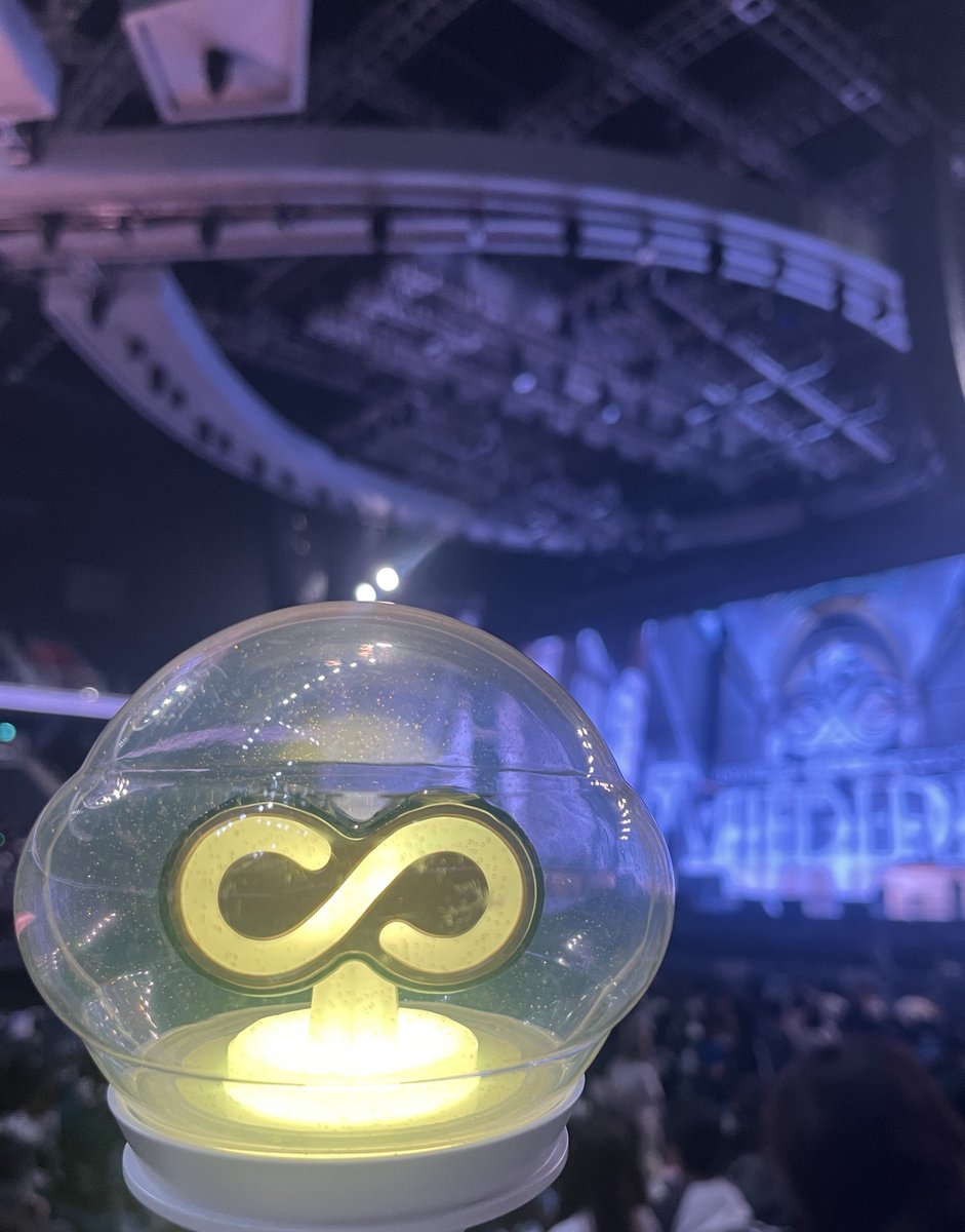 Wowwh1uv's tweet photo. 인피니트 콘서트 5시간 20분 동안 너무행복햇어요..// https://t.co/nM4zBdiFs5
