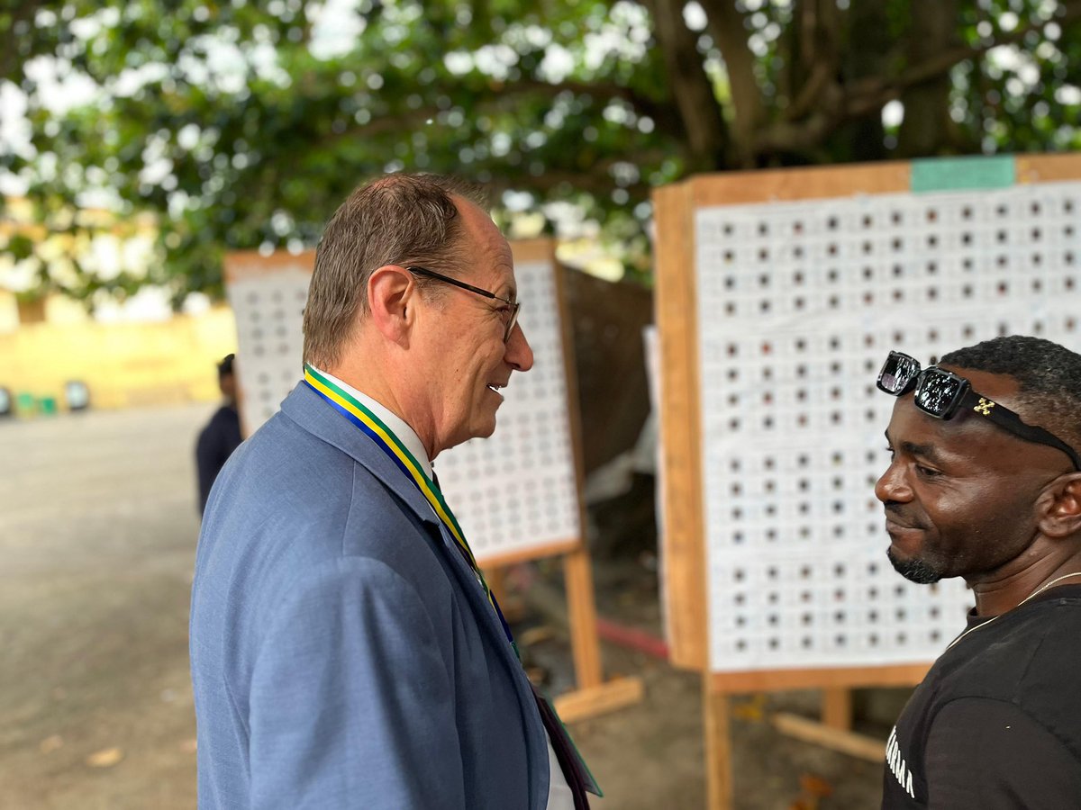 bruno_fuchs's tweet photo. Elections présidentielles au Gabon:  je rencontre des citoyens qui vaquent normalement à leurs occupations.
Un changement notable après des décennies sous le régime de la peur. 
Un acquis que tout le monde salue. 
#Election2025 #Gabon #Oligui https://t.co/dbUTprLWRF