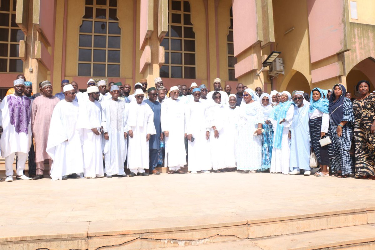 Honoré d’avoir participé à la prière musulmane organisée par le Bureau exécutif de notre grand parti, Union pour la République (<a href="/Unirofficiel/">UNIR officiel</a> ), à Lomé dans le cadre des festivités du 13ème anniversaire de notre grand parti #UNIR. 

À cette occasion, nous avons élevé nos prières