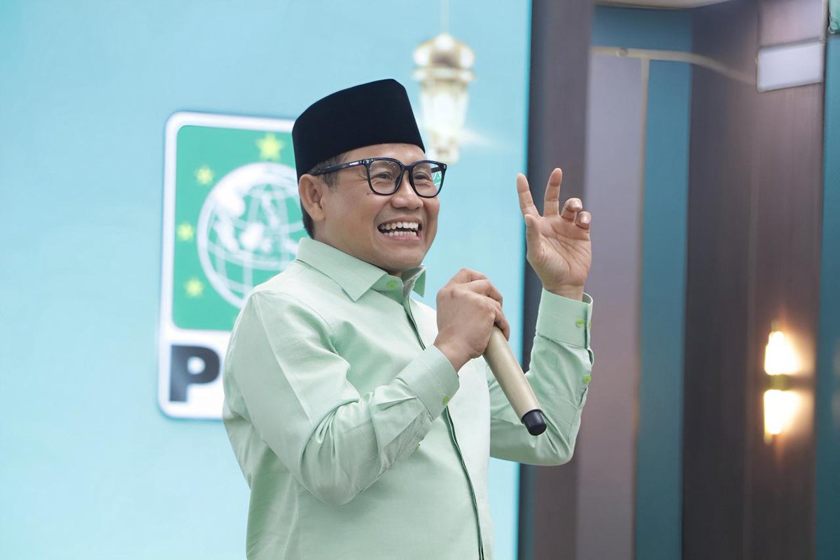 DPWPKBJAKARTA's tweet photo. Masih dalam suasana Idul Fitri, hari ini pengurus DPW PKB Jakarta &amp; pengurus DPC PKB se-Jakarta sekaligus Anggota @fpkbdki hadir secara langsung di @DPP_PKB dalam acara "open house dan halal bihalal" bersama @cakimiNOW

@hasbipkb @fauziepkb_dki

#silaturahmi #halalbihalal https://t.co/yetr1kQwM3