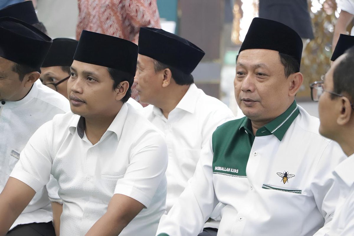 DPWPKBJAKARTA's tweet photo. Masih dalam suasana Idul Fitri, hari ini pengurus DPW PKB Jakarta &amp; pengurus DPC PKB se-Jakarta sekaligus Anggota @fpkbdki hadir secara langsung di @DPP_PKB dalam acara "open house dan halal bihalal" bersama @cakimiNOW

@hasbipkb @fauziepkb_dki

#silaturahmi #halalbihalal https://t.co/yetr1kQwM3