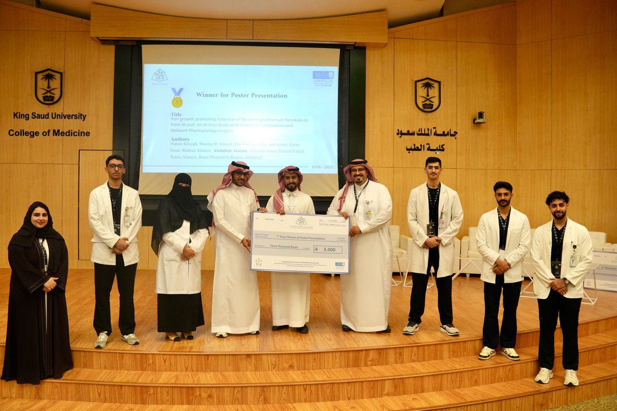 #تهنئة | 🎉
تهنئ #كلية_الطب طبيب الامتياز عبدالله صالح العازمي لحصوله على المركز الأول بالملصقات البحثية على مستوى الكليات الصحية المشاركة في ملتقى المجلس الطلابي السابع المقام بكلية الطب بجامعة الملك سعود بالرياض.

#جامعة_الجوف