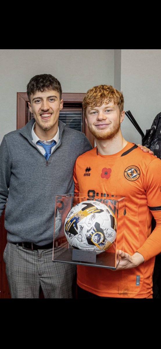 callum_grant7's tweet photo. Talking Luca through his brilliant header v Ross County😂. I’d had one too many 🍺 by the point. Lovely lad. Would love him back. He’s got a built in winning mentality, done very well this season🧡. Arabest @lucastephenson6 https://t.co/cx9krJ6jA7