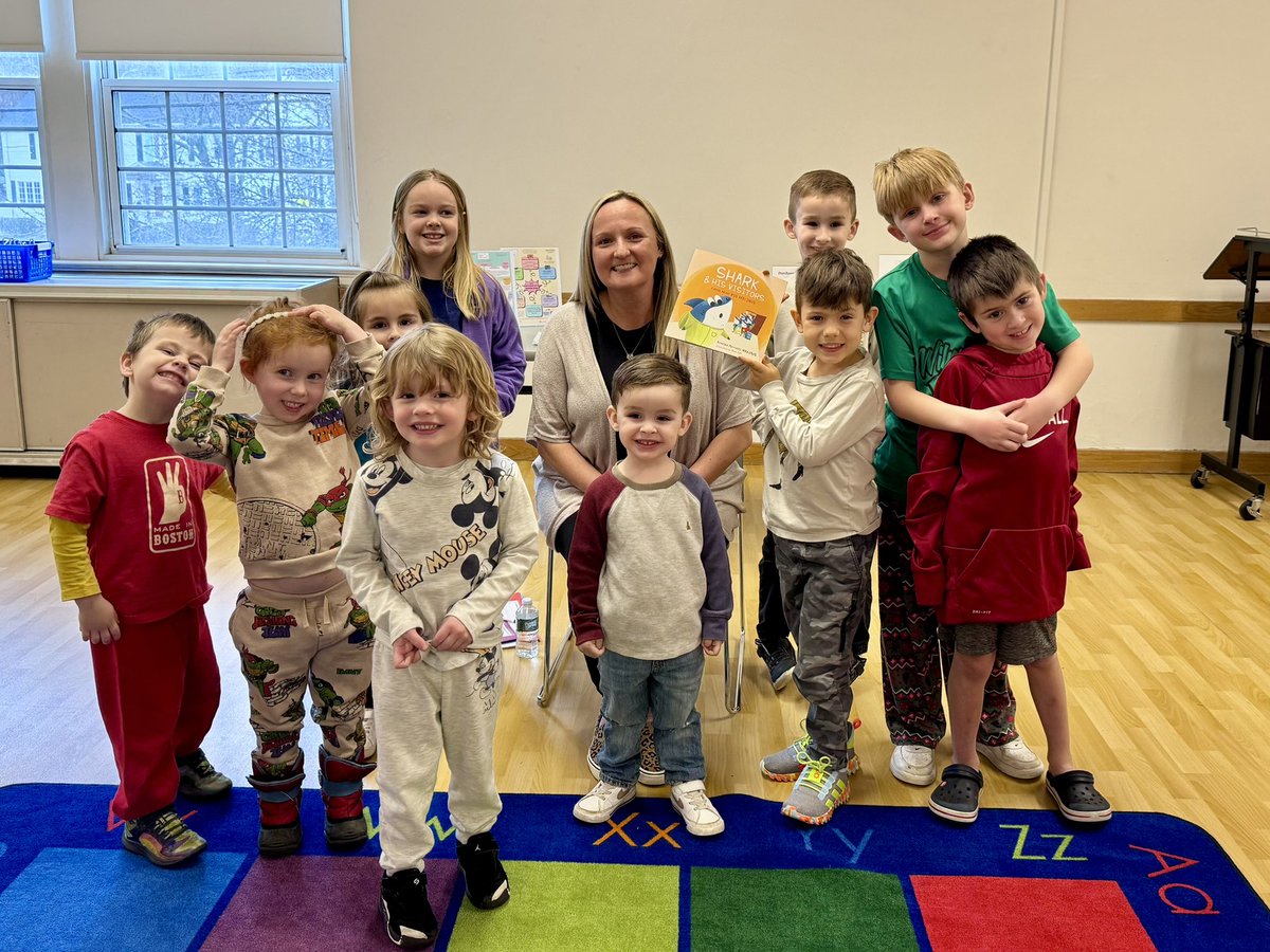 BeWellwithSEL's tweet photo. What a fun morning back in my home town! Got to read my book at the @WilmingtonMemo1 to a great group of kids! 📚 https://t.co/MbwW6NgxHE