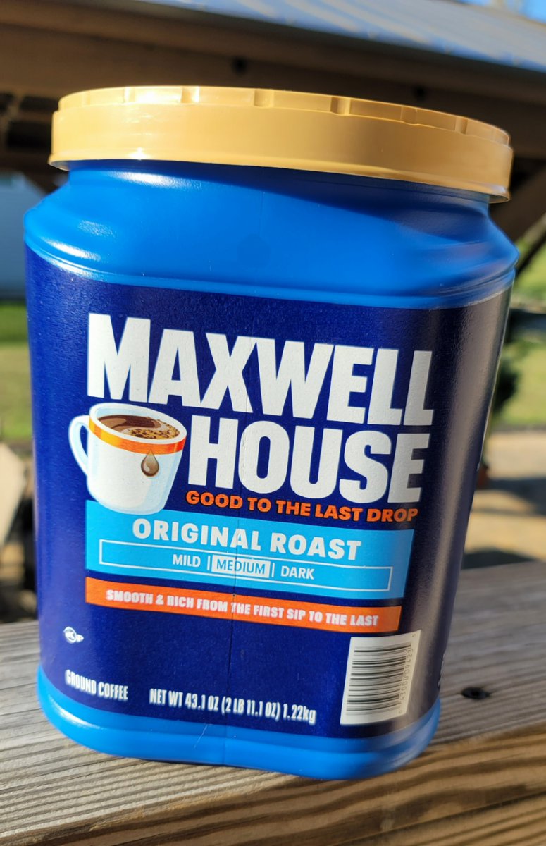 RightMindedOnly's tweet photo. Morning, folks! 🇺🇸☀️☕️👇Just cracked open a fresh can — nothing like that new coffee aroma therapy. 

Savor every drop and every moment of your🫵 weekend.
#MaxwellHouse #CoffeeTherapy #CoffeeTime https://t.co/HzpvuwLgRd