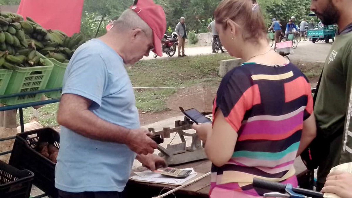 CampechuelaI's tweet photo. Ratifican en Granma obligatoriedad de uso de  pasarelas de pago electrónico para comercializar productos agropecuarios  (+ audio)
#JovenClubTeConecta
#CubaPorLaTransformacionDigital
#ProvinciaGranma
https://t.co/YfHlYOcQOr https://t.co/Y2vRGNTyuu