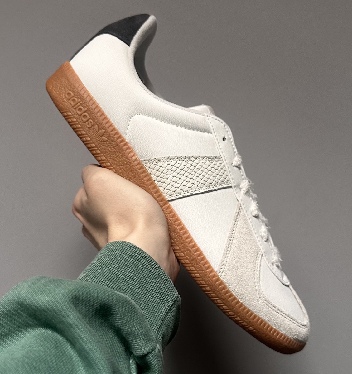 The_UrbanSyn's tweet photo. Love the details on the @endclothing x @adidas ARMY BW. Thank you #endclothing https://t.co/sxMeBXLRtS
