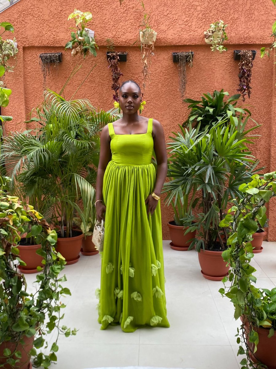 Green but never with envy 🍀🍀 our Valentina dress is crafted from the finest 100% silk chiffon

rendoll.com/category/all-p…