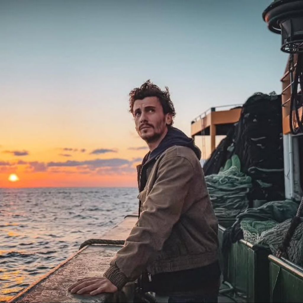 HanchaMayya's tweet image. what an atmospheric, beautiful photo with a touch of mystery. An excellent image for the role of a policeman, now I'm waiting for your magnificent acting. We missed you very much #BertanAsllani  #mdm #photographer