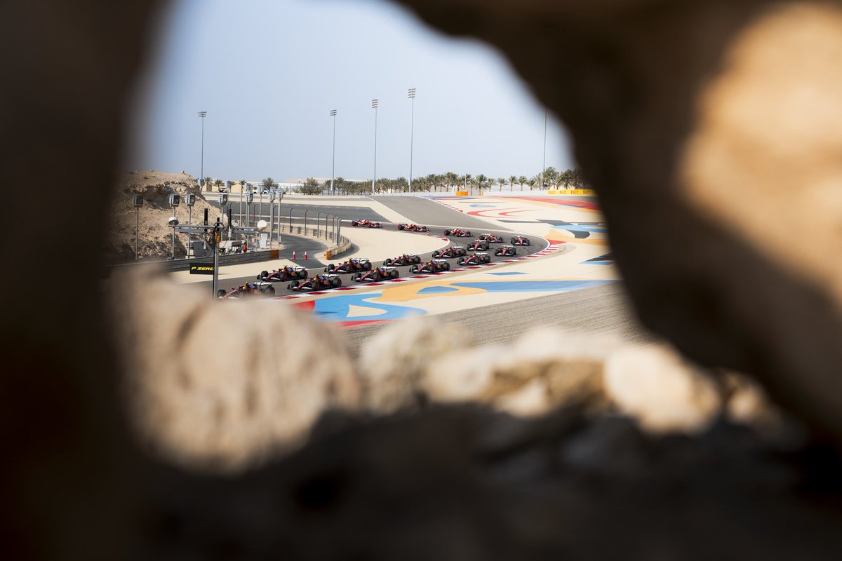 _AlexisPerrin's tweet image. Lewis Hamilton driving in Bahrain 🇧🇭📸
