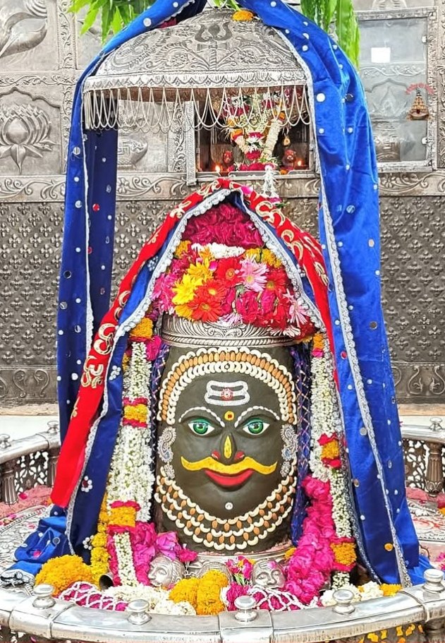 श्री महाकालेश्वर ज्योतिर्लिंग जी आज के संध्या आरती श्रृंगार दिव्य दर्शन 13.04.2025