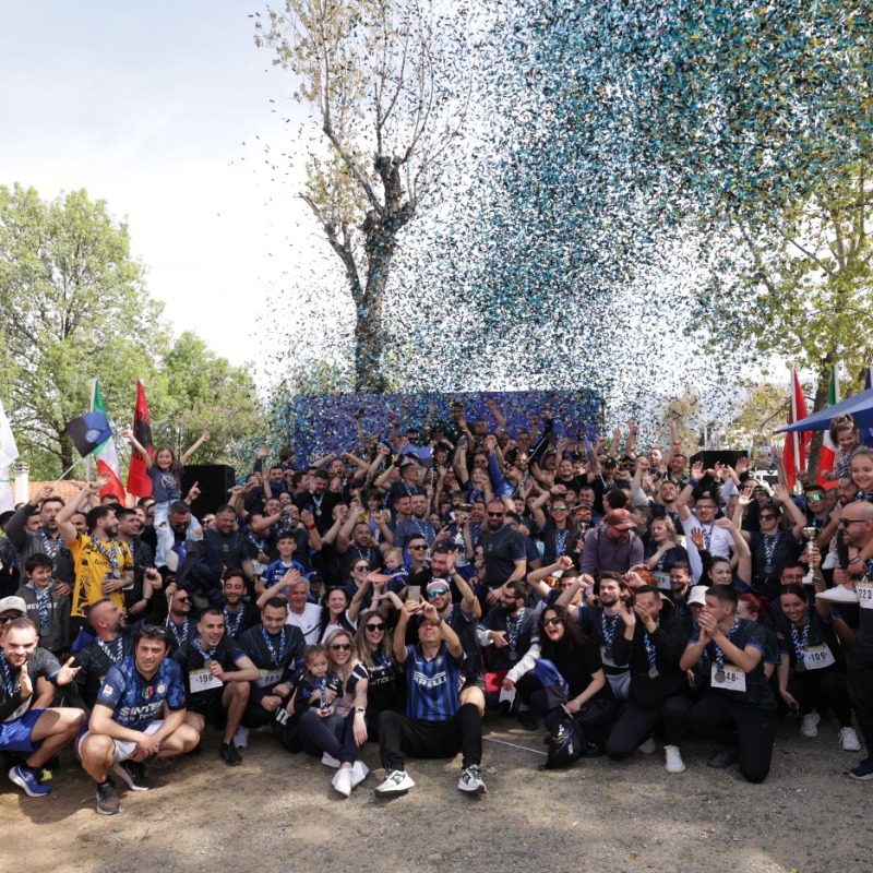 Inter's tweet photo. .@23_Frog incontra l'@interclubalb 🤝
Tante le attività tra cui la maratona benefica Inter Club Run e la visione di #InterCagliari tutti insieme 🖤💙

#ForzaInter #InterClub #InterCampus