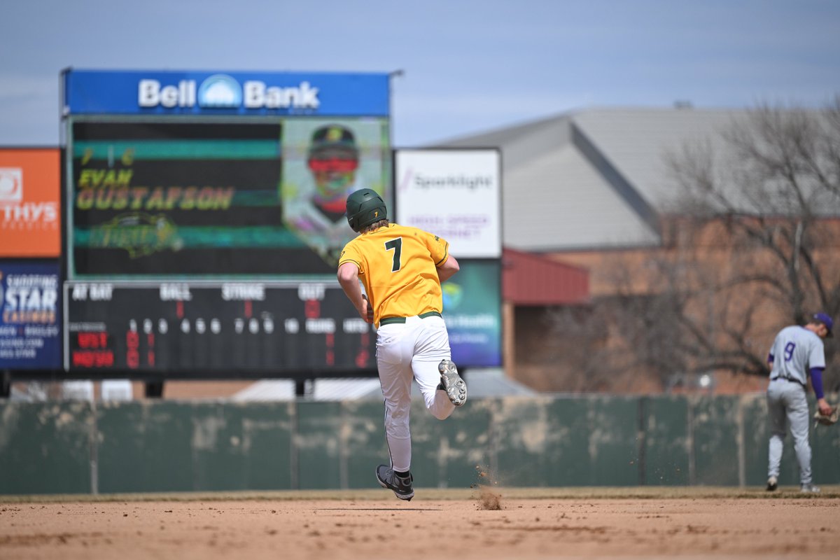 Five runs on five hits in the second! 💥

E2 | Bison 5, St. Thomas 1