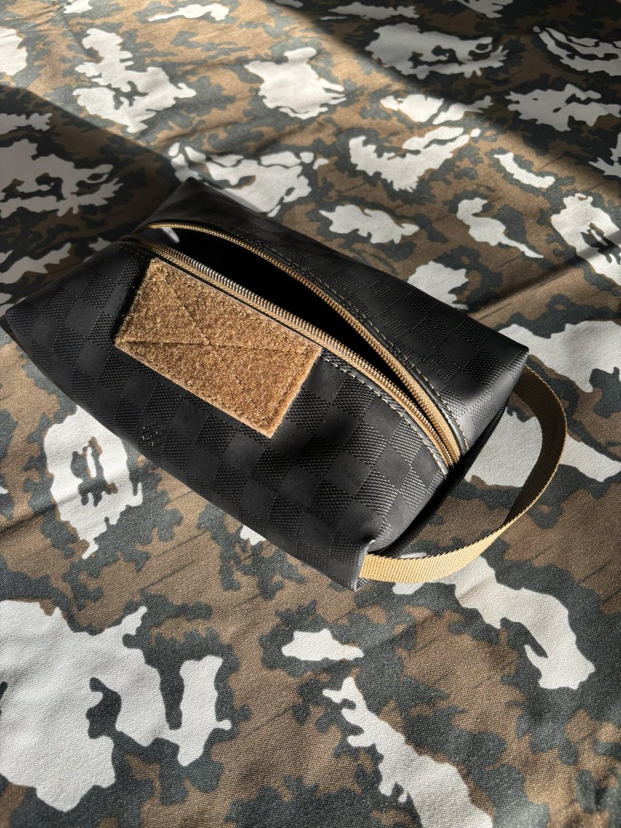 GearGryphon's tweet photo. American Made bags and padded rifle slings giveaway! Must be a follower and like and retweet this post to be eligible to win. Deadline to enter is this coming Wednesday. Winner gets to choose which pattern for each. Thank you to everyone that has gotten me and my family this far. If it’s possible place an order and keep my ass in the garage this whole month!