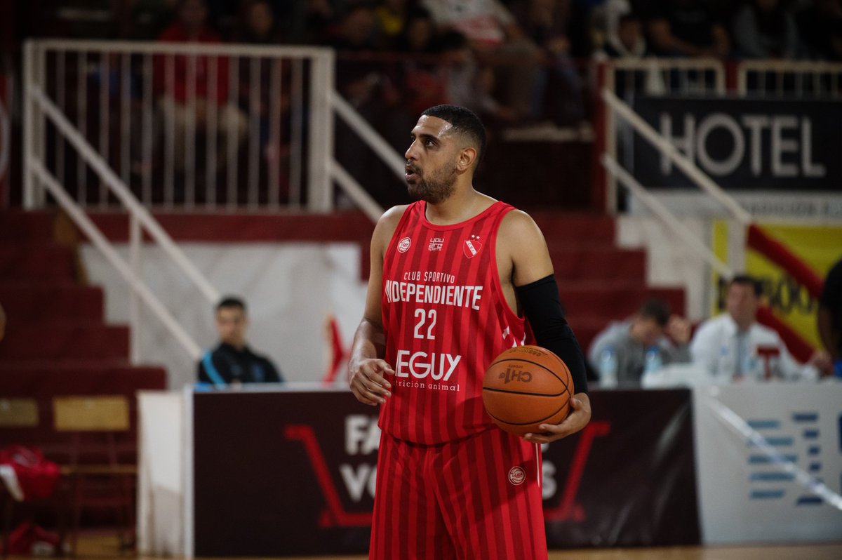 basquetcsi's tweet photo. SIEMPRE JUNTOS ❤️ https://t.co/2vlzx4YS0E