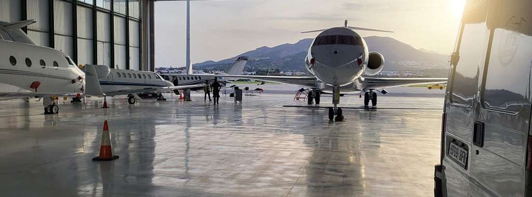 Llegada masiva por tierra, mar y aire Cerca de 6.000 vuelos, 18 cruceros y 645.000 desplazamientos por carretera lacalmamagazine.es/2025/04/13/lle…
